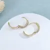 Brincos de personalidade da moda coreana design de nicho feminino brincos geométricos de alto senso em forma de C brincos versáteis para estudantes brincos