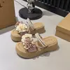 Sandalias y Faldas de Exterior, Sandalias de Doble Propósito para Salir, Estilo de Verano Floral de Nicho con Suela Gruesa, Nuevo Estilo de Hada 2026