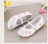 Suministro de Fábrica Zapatos de Baile Redondos para Niñas Primavera y Otoño Nuevo Estilo Chino Zapatos de Tela Bordados para Niños