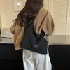 Nueva colección Otoño/Invierno 2026: Bolsos de hombro casuales, retro y de diseño único para mujer, con un estilo moderno y relajado, perfectos como bolsa de mano
