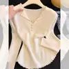 Suéter de punto con cuello en V y volantes, empalmado con encaje, estilo dulce para mujer, nueva camisa básica de primavera y otoño ajustada con un diseño elegante