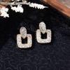 Exquisitos pendientes de perlas cuadradas con diamantes súper brillantes para mujer, estilo francés, ligeros, de lujo, de alta gama, con un sentido único y elegante.
