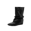 Botas de tacón de plataforma estilo relajado que aumentan la altura 2026 invierno tacón de cuña tacón medio punta cuadrada piel de vaca caña ancha suelta botas de media pantorrilla para mujer