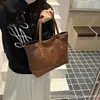 Bolsa Tote Grande de Couro PU para o Outono de 2026 Bolsa de Ombro Feminina Simples e Fashion Style Universitário