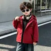 Jaqueta corta-vento infantil masculina de primavera e outono com retalhos bordados, estilo coreano, tendência, legal, três em um, top estiloso para crianças pequenas e médias