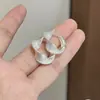 Novos Brincos de Mola Plissados de Nicho Estilo Ins Personalidade Brincos Torcidos Versátil Estilo Frio Brincos de Metal