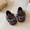 Zapatos de cuero tipo moño estilo francés, novedad primavera y otoño 2026 versión coreana para niñas, zapatos de encaje de princesa con suelas suaves