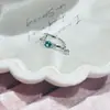 Pendientes de aro con forma de cruz de acero de titanio de grado médico en color verde Paraíba y verde menta, pendientes de aro con pasador recto, tachuelas para el cartílago de la oreja y joyería para la oreja