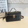 2026 Verão Nova Bolsa Quadrada Pequena Bolsa de Mão Elegante Grande Capacidade Estilo Coreano Cor Sólida Bolsa Transversal Bolsa de Design de Nicho