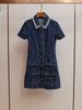 Novo Vestido Jeans de Outono Estilo Chic Vintage de Alta Qualidade Inspirado na Chanel com Gola de Miçangas Manga Curta Cintura Marcada e Botões Únicos