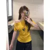 Design Casual Coreano Nicho Único Manga Curta Ombro Inclinado Camiseta Feminina Verão Amarelo Cintura Fina Ombro a Ombro Top