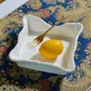 Plato de Cerámica Estilo Europeo con Perlas y Artesanía, Adecuado para Hoteles, Clubes y Uso Doméstico, Té de la Tarde y Platos Gourmet, con Pequeñas Imperfecciones en la Presentación