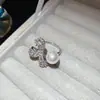 Anillo Geométrico Irregular de Lujo Ligero Retro, Diseño de Nicho con un Toque de Alta Gama, Elegante Anillo para Dedo Índice, Exquisito y Versátil Accesorio para la Mano