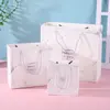 Bolsas de Presente Fashion Color Blocking Tendência Dia dos Namorados Confissão Buquê de Flores Embalagem Externa Bolsas de Presente Altas e Texturizadas Múltiplos Estilos