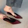 Versión de cuero suave~Zapatos de punta fina retro franceses, nuevo modelo 2026, sandalias elegantes de suela blanda de tacón bajo y punta abierta poco profundas para uso en exteriores