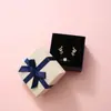 Caja de embalaje para joyería con lazo lista para enviar para anillos, pendientes, pulseras y brazaletes; caja de joyería con tapa y base, adecuada para empaque de regalo