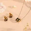 Joias de Aço Titânio Dongguan Brincos de Aço Titânio Letra H Moda Feminina Aço Inoxidável Gotejamento de Óleo Brincos de Letra Oval Atacado