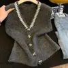 Colete Tricot Decote V Lantejoulas Miçangas Indústria Pesada Feminino Outono 2026 Cinza Cardigan Laço Slim Camada Superior
