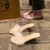 Chanclas de mujer de alta costura 2026 verano nuevas elegantes versátiles de tacón alto adelgazantes peludas sandalias de moda para verano