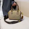 2025 Nova Bolsa de Mão Retrô para o Dia a Dia Design de Nicho Bolsa Boston Feminina Bolsa Almofada Cor Monograma Blocos de Cor Bolsa Transversal