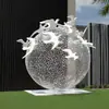Escultura de Globo de Acero Inoxidable Bola Redonda Hueca Metal Luminoso Hueco Giratorio Plaza del Campus Adorno de Fuente de Agua