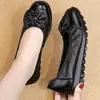 Zapatos Nuevos de Estilo para Madres de Mediana Edad y Mayores de Cuero Suave Suela Suave Mocasines Planos Cómodos Antideslizantes Zapatos de Cuero Zapatos para Personas Mayores Mujer