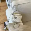 Bolsos de Diseño de Nicho con Bordados de Moda 2025 Nuevo Modelo Bolso de Mano para Mujer Verano Versátil Bolso Cruzado con Cadena Bolso Cuadrado Pequeño
