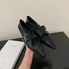 Zapatos Mary Jane Puntiagudos Tallados Vintage Chuyuji para Mujer, Zapatos de Una Sola Hebilla Bajos con Aumento Interno de Altura, Zapatos Pequeños de Cuero Versátiles para el Trabajo