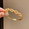 Pulseira com Fivela de Encaixe em Forma de Cobra Banhada a Ouro Real 18K Moda Retrô Pulseira Elegante Luxo Acessível Joias de Alta Qualidade para Mulheres