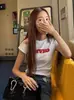 Diseño de Nicho Coreano Estampado de Letras Fantasma Verano Hombro Derecho Corto Ajustado Delgado Camiseta de Manga Corta Top para Mujer
