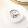 Anéis de Aço Titânio Estilo Europeu e Americano com Logo Gravado a Laser, Adequados para Homens e Mulheres, Banhados a Ouro 18K Real, Personalizáveis com Gravação, Anéis de Aço Inoxidável DIY