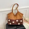 Bolsa de ombro bordada com estrelas estilo coreano, novo modelo 2026, bolsa tote de pelúcia de grande capacidade, versátil para o trabalho, escola e uso diário