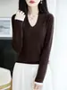 Suéter de punto de estilo lujo ligero con bloques de color, cuello en V, efecto dos piezas, para mujer, elegante, adelgazante, versátil y moderno