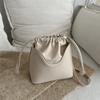 Bolso con Diseño Retro de Textura de Nicho para Mujer 2026 Nuevo Bolso de Hombro Cruzado de Moda Bolso Cubo de Moda para Debajo del Brazo