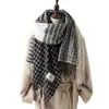 Bufanda cálida de cachemira a cuadros estilo coreano 2024, unisex, de otoño e invierno, con borlas que combinan con todo.