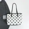 Nova bolsa de mão tote com bolinhas de grande capacidade para comércio exterior para mulheres, moderna e versátil, com um toque de luxo, bolsa de ombro única para usar sob o braço