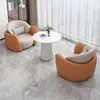 Conjunto minimalista y lujoso de sofá individual y mesa de centro, adecuado para uso casual en hoteles, salones de belleza, áreas de recepción y centros de exposiciones; también incluye un juego de mesas y sillas para reuniones y discusiones