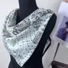 Pañuelo Triangular de Seda para Mujer, Nuevo Estilo Primavera y Verano, Pañuelo de Seda Estampado Retro, Chal Versátil, Pañuelo de Protección Solar, Moderno y Elegante