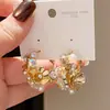 Pendientes de Aro Geométricos con Flor de Perla Artificial Estilo Francés Aguja de Plata, Versátiles de Moda Personalidad Exquisitos de Lujo Ligero Pendientes de Gama Alta