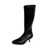 Moda feminina elegante 2026 coleção outono e inverno nova: botas de salto agulha, bico fino, salto médio, acima do joelho