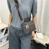 2026 Nova Bolsa Caixa Bordado Acolchoado Diamante Fio Moda Retrô Bolsa de Ombro Único Transversal Bolsa de Maquiagem Luxo Leve Versátil Bolsa Feminina Tendência