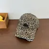 Boné de Baseball Bordado Estampa de Leopardo Retrô Americano para Mulheres, Boné Bordado com Letras Desgastadas, Chapéu de Sol, Circunferência da Cabeça Grande