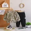 Nova Coleção Outono 2026 Moletom Camuflado para Meninos Conjunto com Estampa Fashion, Conjunto Tendência de Duas Peças para Meninos