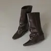 Botas francesas de bico quadrado, de cano médio para mulheres, outono, para pessoas baixinhas, com aumento de altura oculto, botas de equitação, cano largo, botas amassadas e largas