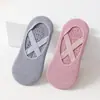 Calcetines de Yoga de Venta Caliente Transfronterizos para Mujer, Calcetines de Piso para Ejercicio de Pilates en Interiores, Calcetines Deportivos Fitness con Correa Protectora de Color Sólido