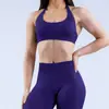 Top de yoga curto transfronteiriço europeu e americano, regata de alta elasticidade em três camadas com sutiã embutido, costas e ombros bonitos, gola halter, confortável e justo ao corpo