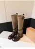 Encuentro Primero Temporada Retro Punta Redonda Color Lavado Desgastado Plisado Botas Largas 2026 Otoño/Invierno Nuevo Tacón Grueso Hebilla de Cinturón Bloque de Color Botas de Caña Alta