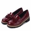 Zapatos casuales para estudiantes, de charol, con punta redonda y suela moldeada, estilo europeo y americano, con borlas y lazo, directos del fabricante, 2026.