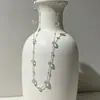 Colar de Cristal Branco para Mulheres, Design Minimalista de Nicho, Corrente para Clavícula, Luxo Leve, Corrente para Pescoço Estilo Cool, Corrente para Suéter