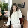 Cardigan de Pelúcia Branco Elegante com Bordado de Pedrarias e Strass Pesado para Mulheres, Tricô de Gola Redonda, Novo Estilo Inverno 2026